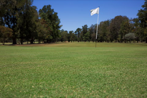 Howlong Golf Resort - Darwin Holiday 2