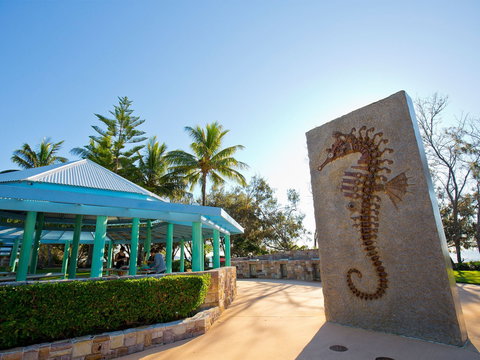 Millennium Esplanade And Tannum Sands Beach - Darwin Holiday 1