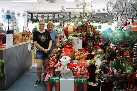 Mrs Claus And Santa - Darwin Holiday 1