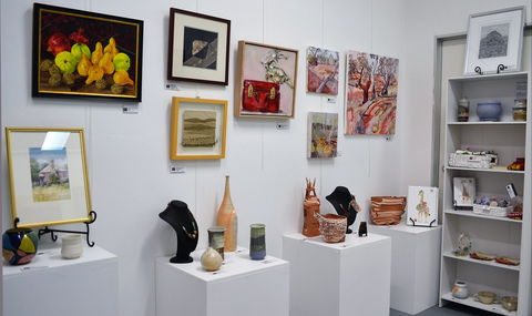 T'arts Gallery - Darwin Holiday 0