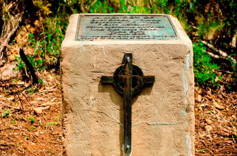 Avro Anson A4-4 Memorial - Darwin Holiday 0