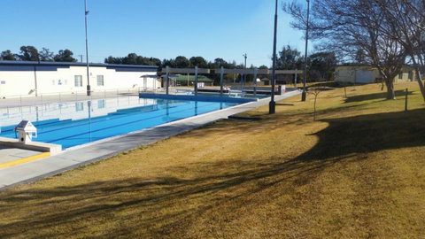 Canowindra Swimming Pool - Darwin Holiday 0