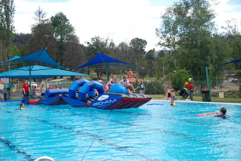 Marysville Outdoor Swimming Pool - Darwin Holiday 1
