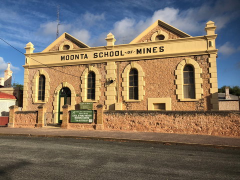 Moonta School Of Mines Family History And Resource Centre - Darwin Holiday 1