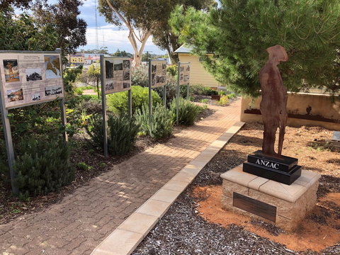 Moonta Area School Memorial Trail - Darwin Holiday 0