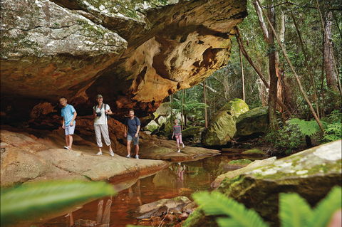 The Burnett Circle - Darwin Holiday 0