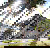 Theodore - Darwin Holiday