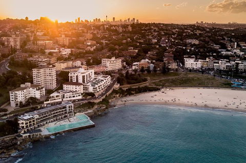 Hire Photographer, Professional Photo Shoot - Bondi Beach - Darwin Holiday 0