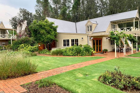 Hunter Valley Wine Tasting All Inclusive Private Bus Tour From Sydney - Darwin Holiday 1