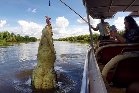 Pathfinder Jumping Crocodile Cruise Shuttle Bus - Darwin Holiday 0