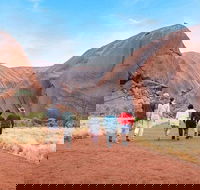 Explore Uluru 7 Hours Guide Tour at Sunrise with Light Breakfast - Darwin Holiday