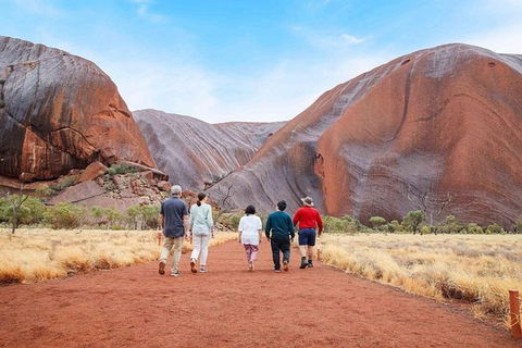 Explore Uluru: 7 Hours Guide Tour At Sunrise With Light Breakfast - Darwin Holiday 0