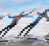 2-Hour Beginners Surf Lesson at Main Beach