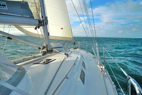 Sailing Curlew Escape On Moreton Bay - Darwin Holiday 7