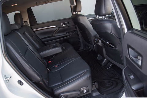 4 Seat SUV Sedan | Sunshine Coast Airport Private Transfer - Darwin Holiday 1