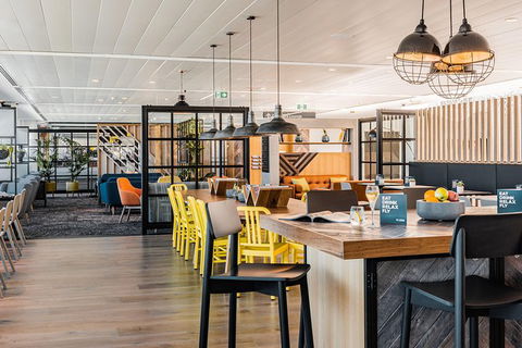 Brisbane Airport - My Lounge - Darwin Holiday 0