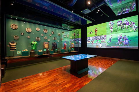 Ultimate Sports Lovers Bus Tour Of Melbourne - Darwin Holiday 4