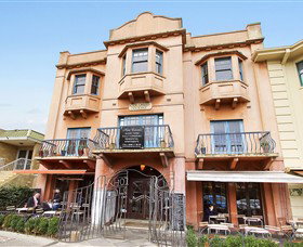 Dog's Bar Wine Bar, Restaurant & Arts Hub - Darwin Holiday 0