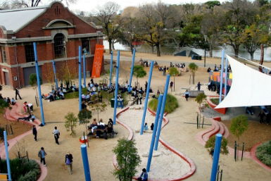 ArtPlay - Darwin Holiday 0