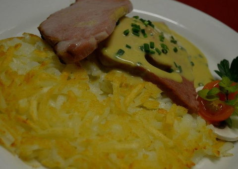 Des Alpes Swiss Restaurant - Darwin Holiday 3