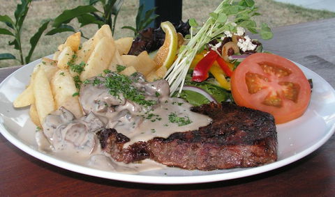 Fairways Tavern - Darwin Holiday 1