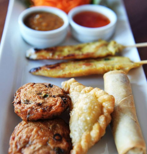 Mons Ban Sabai Thai Restaurant - Darwin Holiday 0