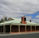 Huntington Tavern - Darwin Holiday