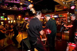 Mustang Bar - Darwin Holiday 3