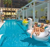 Pool Club - Darwin Holiday