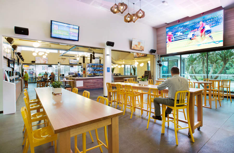 Coolum Beach Hotel - Darwin Holiday 2