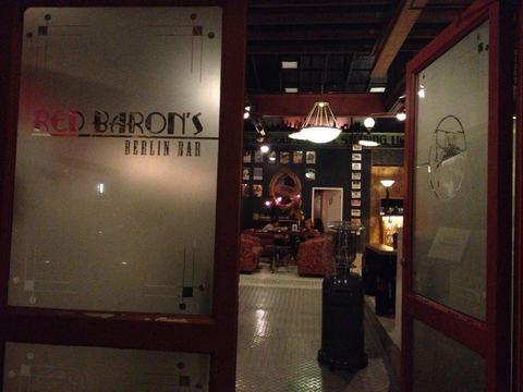 Red Baron's Lounge Bar - Darwin Holiday 3