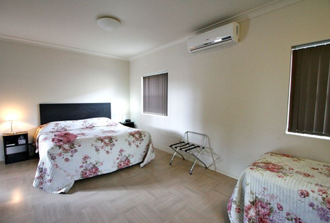 Station Hotel - Darwin Holiday 2