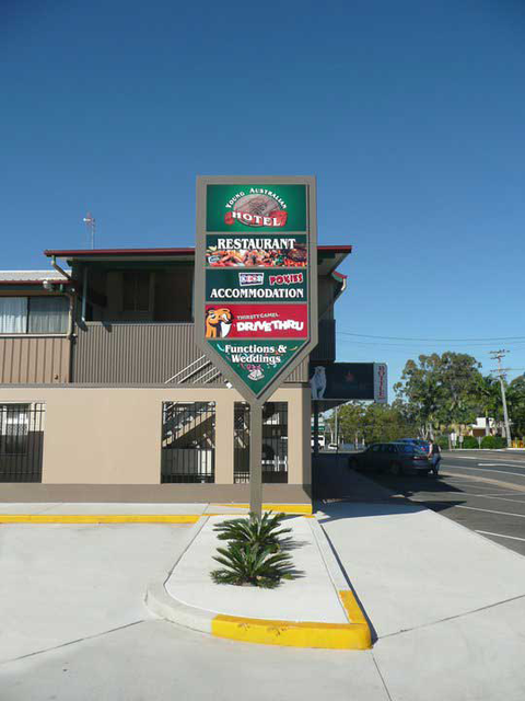Young Australian Hotel - Darwin Holiday 2
