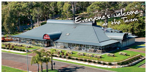 Empire Bay Tavern - Darwin Holiday 0