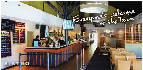 Empire Bay Tavern - Darwin Holiday 1