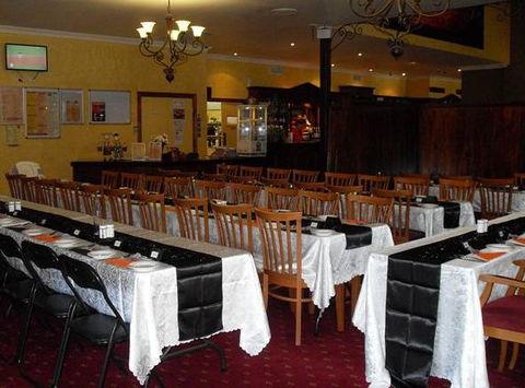 Glass House Mountains Tavern - Darwin Holiday 1