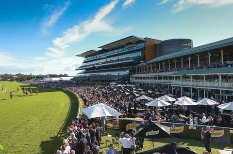City Tattersalls Club Cup Day - Darwin Holiday 1