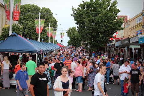 Cowra Christmas Street Festival - Darwin Holiday 0