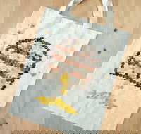 Create a Button Tote - Darwin Holiday