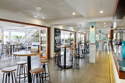 Hemingway's Brewery Cairns Wharf - Darwin Holiday 4