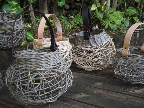 Weaving: Woven Basket With Leather Handle - Darwin Holiday 0