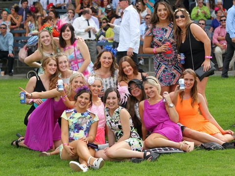 Albury Racing Club Boxing Day Races - Darwin Holiday 2