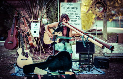 Buskers By The Lake - Darwin Holiday 0