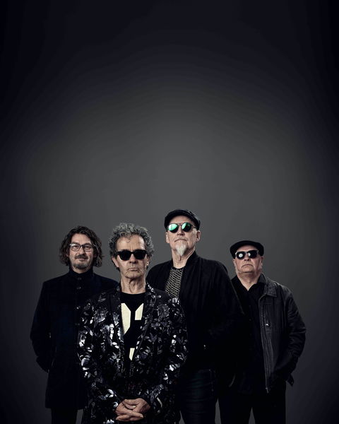 Choirboys: The Hits And Six-pack Of Bruce Springsteen - Darwin Holiday 0