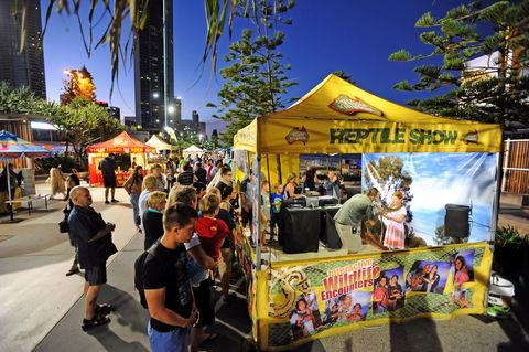 Surfers Paradise Beachfront Markets - Darwin Holiday 0