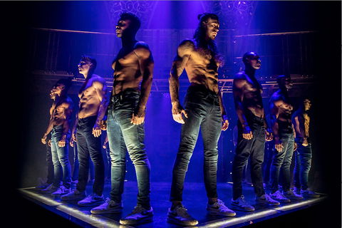 MAGIC MIKE LIVE - Darwin Holiday 0