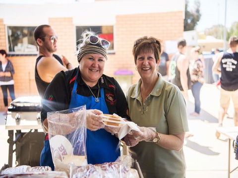 Mathoura Speed Shear And Annual Cancer Fundraiser - Darwin Holiday 1