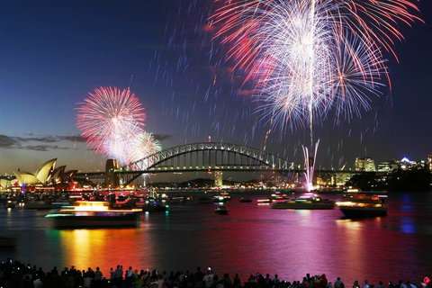 New Year's Eve Fireworks Cruise: Sydney Showboats - Darwin Holiday 1