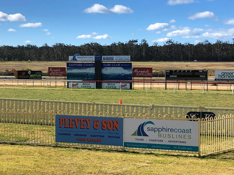 Tathra Cup Hawaiian Themed Fashions On The Field - Darwin Holiday 0