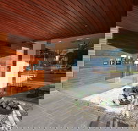 Melbourne Dandenong Central Apartment - Darwin Holiday